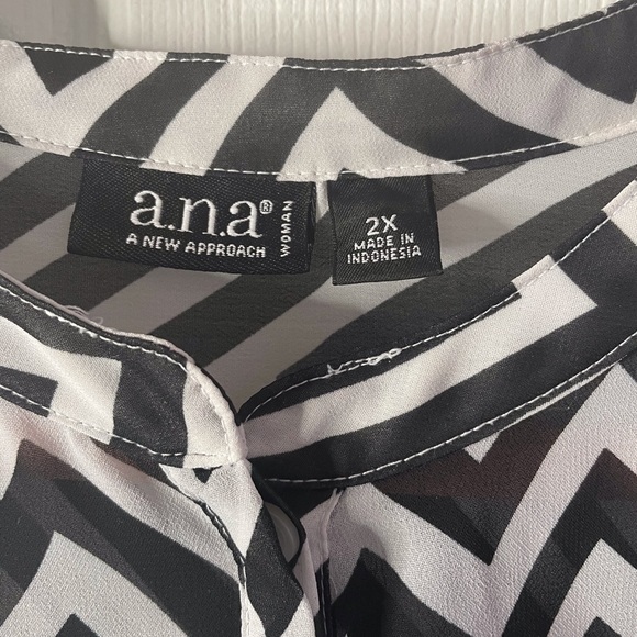 Black & White Chevron Top - Picture 6 of 8